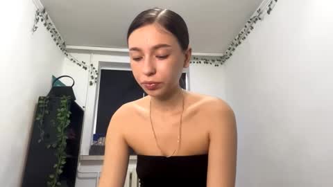 Vivi online show from 10/28/25, 12:09