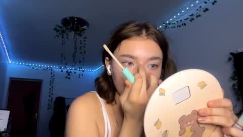 Vivi online show from 11/21/25, 06:06