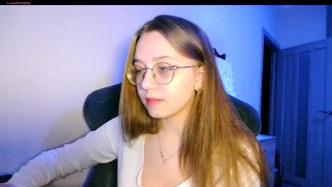 Snapshot of vivivivikkie chatting on 03/06/26, 11:01 vivivivikkie online show from 03/06/26, 11:01