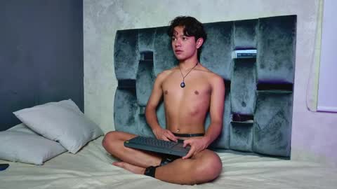 Snapshot of vix_hot chatting on 05/26/26, 08:05 vix_hot online show from 05/26/26, 08:05