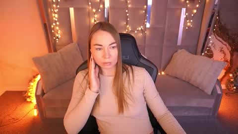 Snapshot of vixenmuse chatting on 02/18/26, 09:22 Ur Lady online show from 02/18/26, 09:22