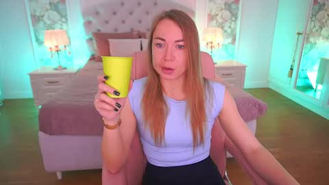 Snapshot of vixenmuse chatting on 04/26/26, 08:06 Ur Lady online show from 04/26/26, 08:06