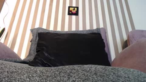 Snapshot of vixenn_ chatting on 12/15/25, 11:20 vixenn_ online show from 12/15/25, 11:20