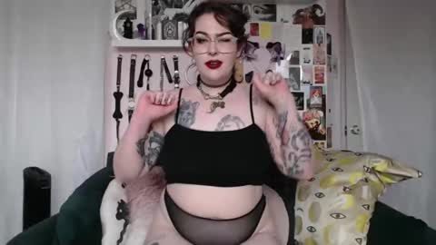 Snapshot of vixinvvitch chatting on 10/15/25, 07:14 VIXIN online show from 10/15/25, 07:14