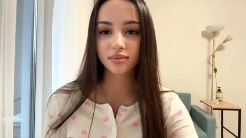 Snapshot of vixy_luna chatting on 04/03/26, 01:53 Miss Mia online show from 04/03/26, 01:53
