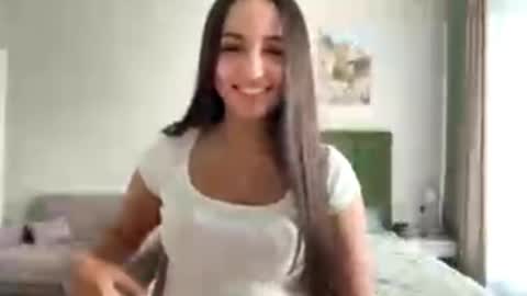 Snapshot of vixy_luna chatting on 04/27/26, 02:04 Miss Mia online show from 04/27/26, 02:04