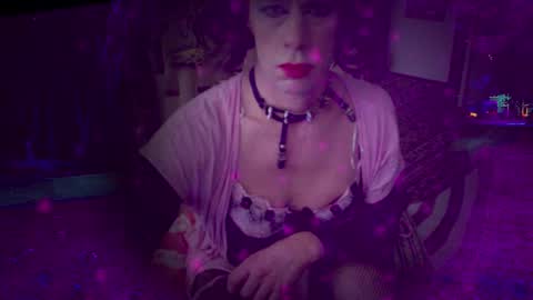 Snapshot of vladiskin chatting on 11/26/25, 08:26 Violetta Elysia online show from 11/26/25, 08:26