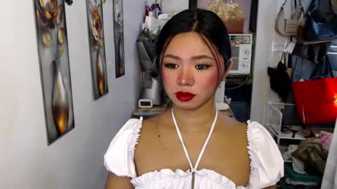 Snapshot of voganmarie chatting on 07/21/26, 06:16 voganmarie online show from 07/21/26, 06:16
