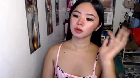Snapshot of voganmarie chatting on 07/22/26, 02:47 voganmarie online show from 07/22/26, 02:47