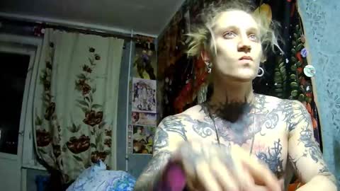 Snapshot of voldan_elf chatting on 10/30/25, 04:08 Elf online show from 10/30/25, 04:08