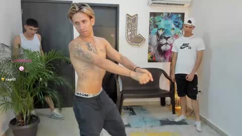 voyeurism_guys online show from 09/23/25, 11:08