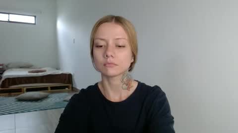 Snapshot of voyeurita chatting on 12/02/25, 09:32 Victoria online show from 12/02/25, 09:32