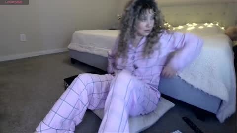 Snapshot of vsunshiny chatting on 02/08/25, 11:55 Sunshiny online show from 02/08/25, 11:55