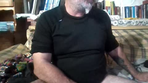 Snapshot of vuda77 chatting on 12/25/24, 05:05 oscar online show from 12/25/24, 05:05