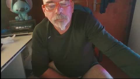 Snapshot of vuda77 chatting on 11/03/25, 07:48 oscar online show from 11/03/25, 07:48