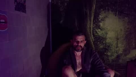 Snapshot of vuiljoske chatting on 11/17/25, 12:49 CBNewGuy online show from 11/17/25, 12:49