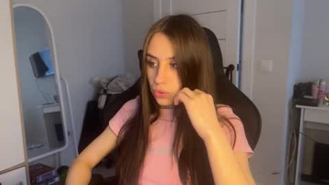 Snapshot of vx_arina chatting on 03/18/26, 10:07 Arina online show from 03/18/26, 10:07