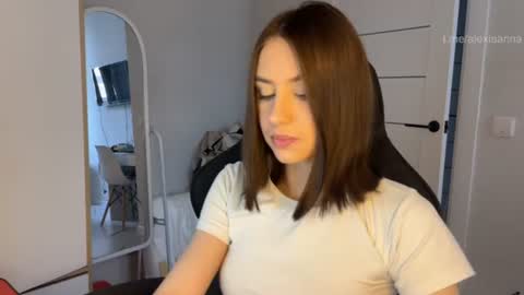 Snapshot of vx_arina chatting on 06/19/26, 11:47 Arina online show from 06/19/26, 11:47