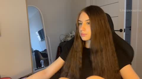 Snapshot of vx_arina chatting on 07/04/26, 10:43 Arina online show from 07/04/26, 10:43