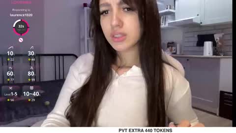 Alice  Before pvt write to me in PM  online show from 10/08/25, 09:12