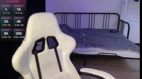 Alice  Before pvt write to me in PM  online show from 11/26/25, 09:16