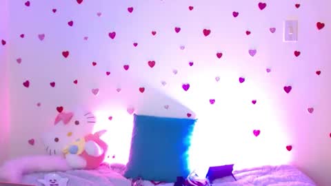 Snapshot of w_kittycat chatting on 03/08/25, 12:00 kitty SUPORT ME AND MY BABY SINGLE MOMY online show from 03/08/25, 12:00