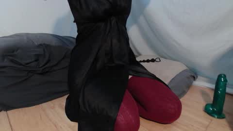 Snapshot of wacky_weirdo chatting on 11/09/25, 11:36 Rose online show from 11/09/25, 11:36