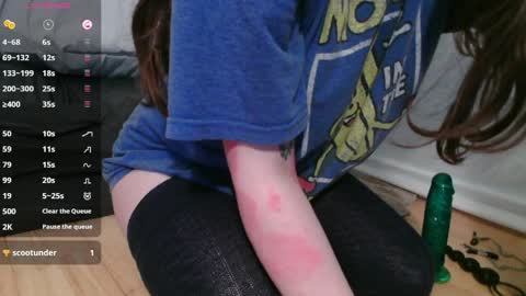 Snapshot of wacky_weirdo chatting on 04/08/26, 05:29 Rose online show from 04/08/26, 05:29