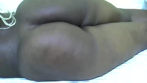 Snapshot of wakanda_43 chatting on 10/08/25, 02:42 candy online show from 10/08/25, 02:42
