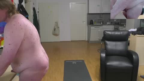 Snapshot of waldw123 chatting on 04/29/26, 06:25 Yarlim online show from 04/29/26, 06:25