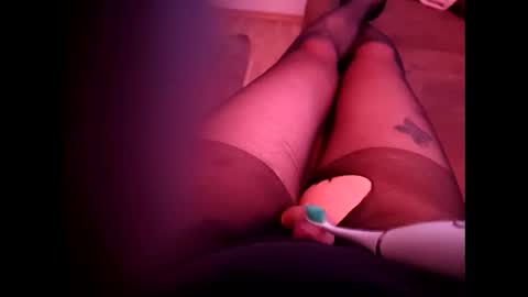 Snapshot of walex0900 chatting on 12/05/25, 06:00 walex0900 online show from 12/05/25, 06:00