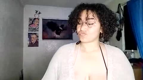 Snapshot of wallace_juli chatting on 10/26/25, 06:36 Juli online show from 10/26/25, 06:36