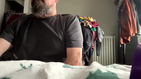 Snapshot of waltbkk chatting on 12/15/25, 07:07 Walter online show from 12/15/25, 07:07