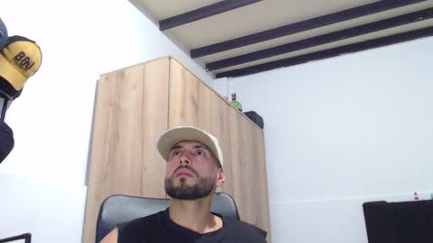 Snapshot of walter_brownn01 chatting on 10/28/25, 05:48 WALTER BROWN online show from 10/28/25, 05:48