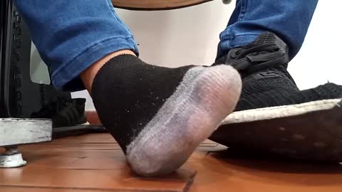 Snapshot of waltherfeet_ chatting on 12/02/24, 05:04 WaltherFeet online show from 12/02/24, 05:04