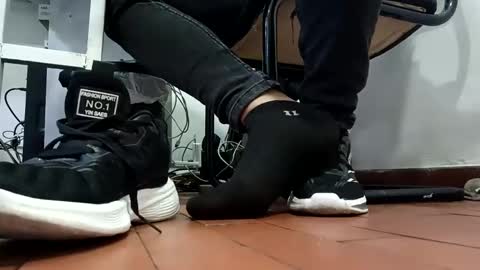 Snapshot of waltherfeet_ chatting on 11/27/25, 08:33 WaltherFeet online show from 11/27/25, 08:33