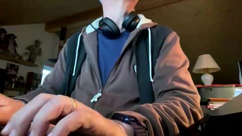 Snapshot of waltix64 chatting on 11/03/25, 04:08 waltix64 online show from 11/03/25, 04:08