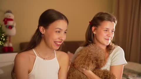 Snapshot of wanda_robinson chatting on 12/20/25, 06:48 Wendy. Hello Honeys Ill see you 2nd 5th 7th this week love you3 online show from 12/20/25, 06:48