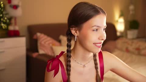 Snapshot of wanda_robinson chatting on 12/22/25, 06:27 Wendy. Hello Honeys Ill see you 2nd 5th 7th this week love you3 online show from 12/22/25, 06:27