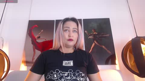 Snapshot of wandahairymilf chatting on 12/24/24, 04:11 Wanda online show from 12/24/24, 04:11