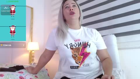 Snapshot of wandahairymilf chatting on 01/08/25, 01:21 Wanda online show from 01/08/25, 01:21