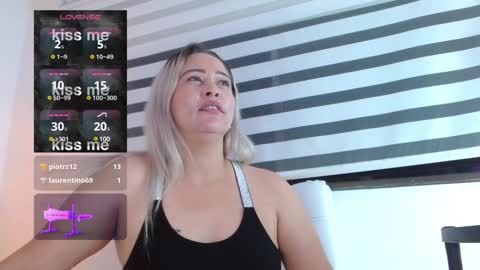 Snapshot of wandahairymilf chatting on 01/31/25, 06:46 Wanda online show from 01/31/25, 06:46