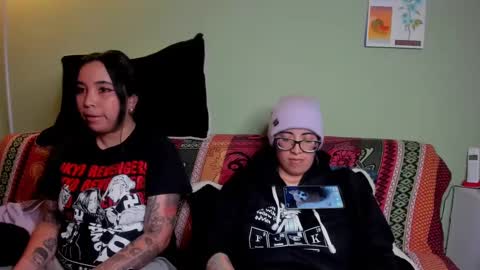 Snapshot of waningrosee chatting on 02/19/25, 04:23 Waningrose  Lu online show from 02/19/25, 04:23