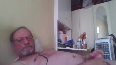 Snapshot of wanky357 chatting on 09/17/25, 12:51 Tibo Love online show from 09/17/25, 12:51