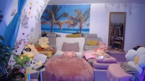 Emilia inst  online show from 10/16/25, 05:03