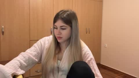 Snapshot of wansiering chatting on 03/28/26, 04:28 Elena online show from 03/28/26, 04:28