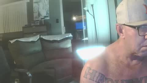 Snapshot of wantitbutyoucanthaveit chatting on 11/30/25, 03:21 inittogetitin online show from 11/30/25, 03:21