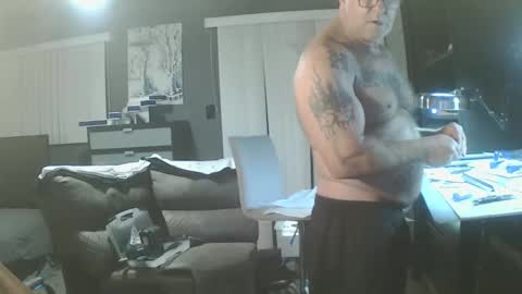 Snapshot of wantitbutyoucanthaveit chatting on 12/15/25, 08:07 inittogetitin online show from 12/15/25, 08:07