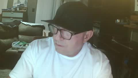 Snapshot of wantitbutyoucanthaveit chatting on 12/23/25, 01:14 inittogetitin online show from 12/23/25, 01:14