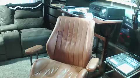 Snapshot of wantitbutyoucanthaveit chatting on 02/22/26, 07:23 inittogetitin online show from 02/22/26, 07:23